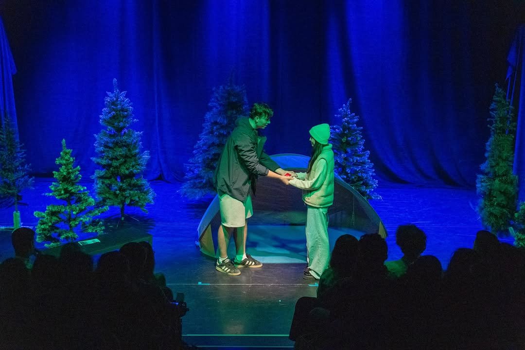 Scenă din spectacolul Almost, Maine, Acting up.