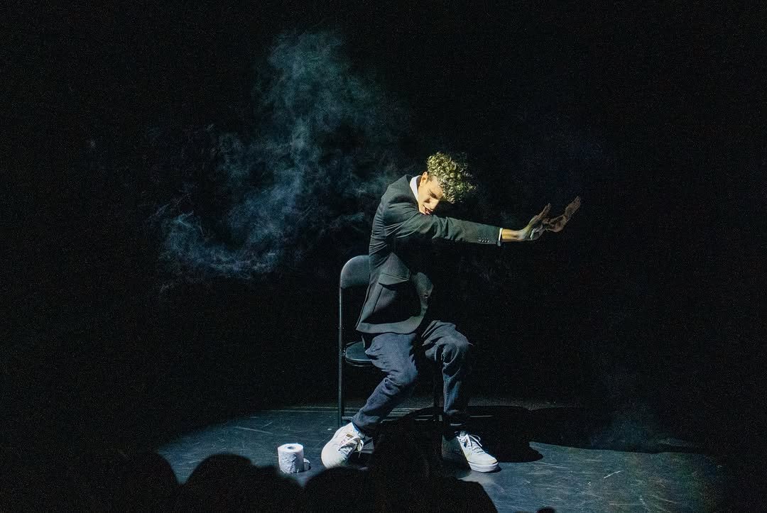 Scenă din spectacolul Anatomia Iubirii, Acting up.