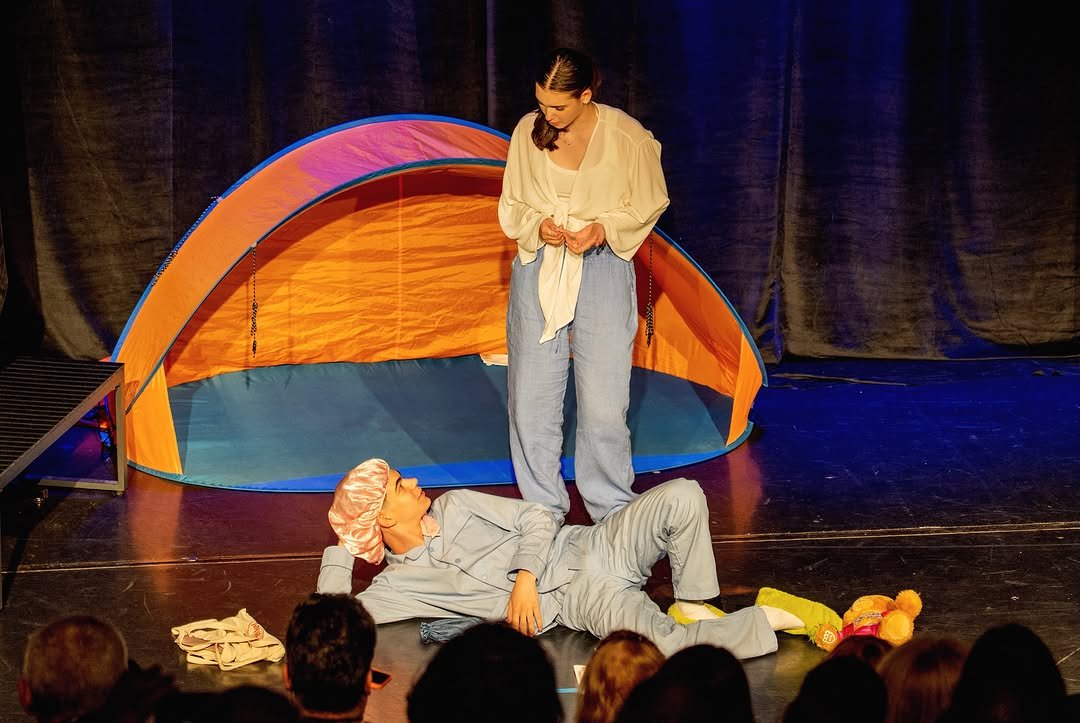 Scenă din spectacolul Anatomia Iubirii, Acting up.