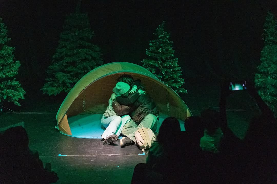 Scenă din spectacolul Almost, Maine, Acting up.