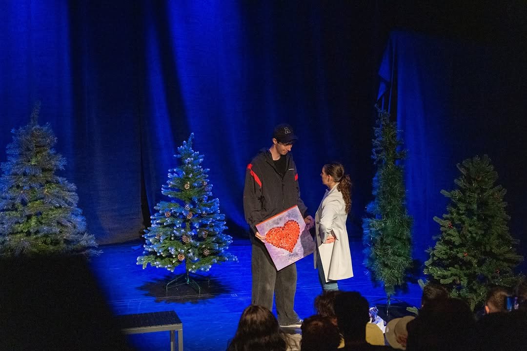 Scenă din spectacolul Almost, Maine, Acting up.