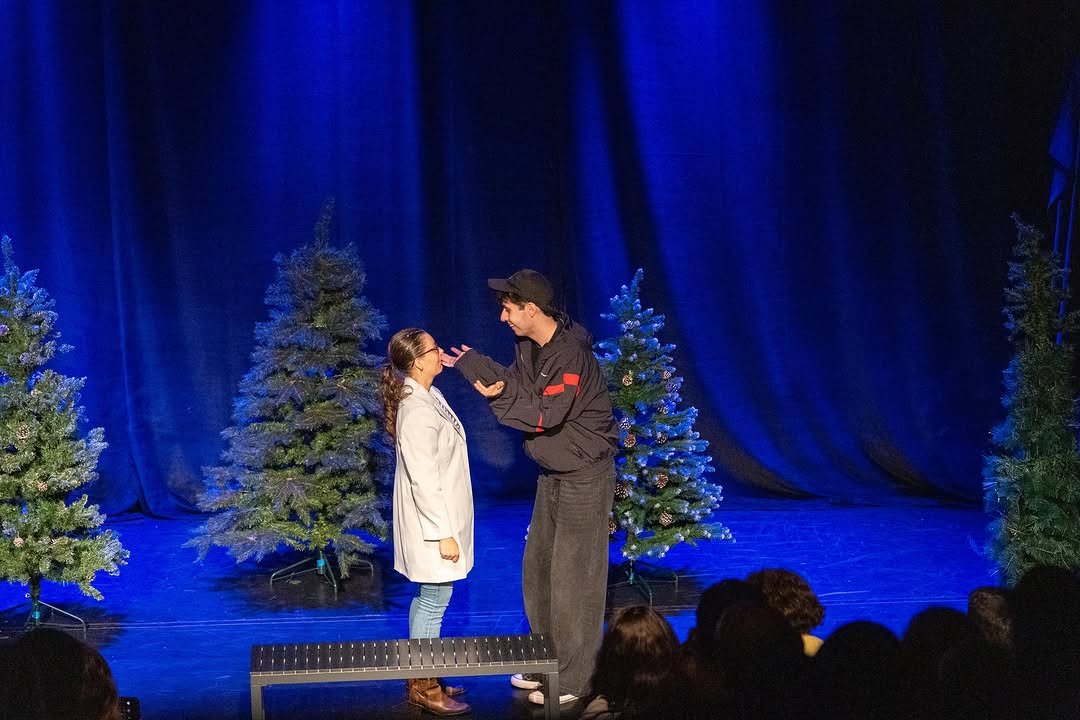 Scenă din spectacolul Almost, Maine, Acting up.
