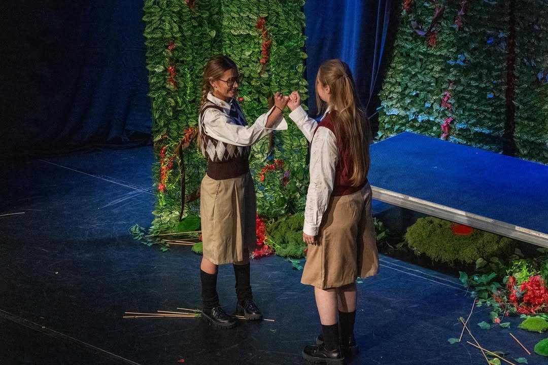 Scenă din spectacolul Împăratul muștelor, Acting up.